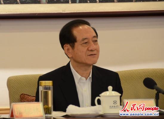 全国政协委员韩启德在九三学社小组讨论发言。 人民网 郑婷婷 摄