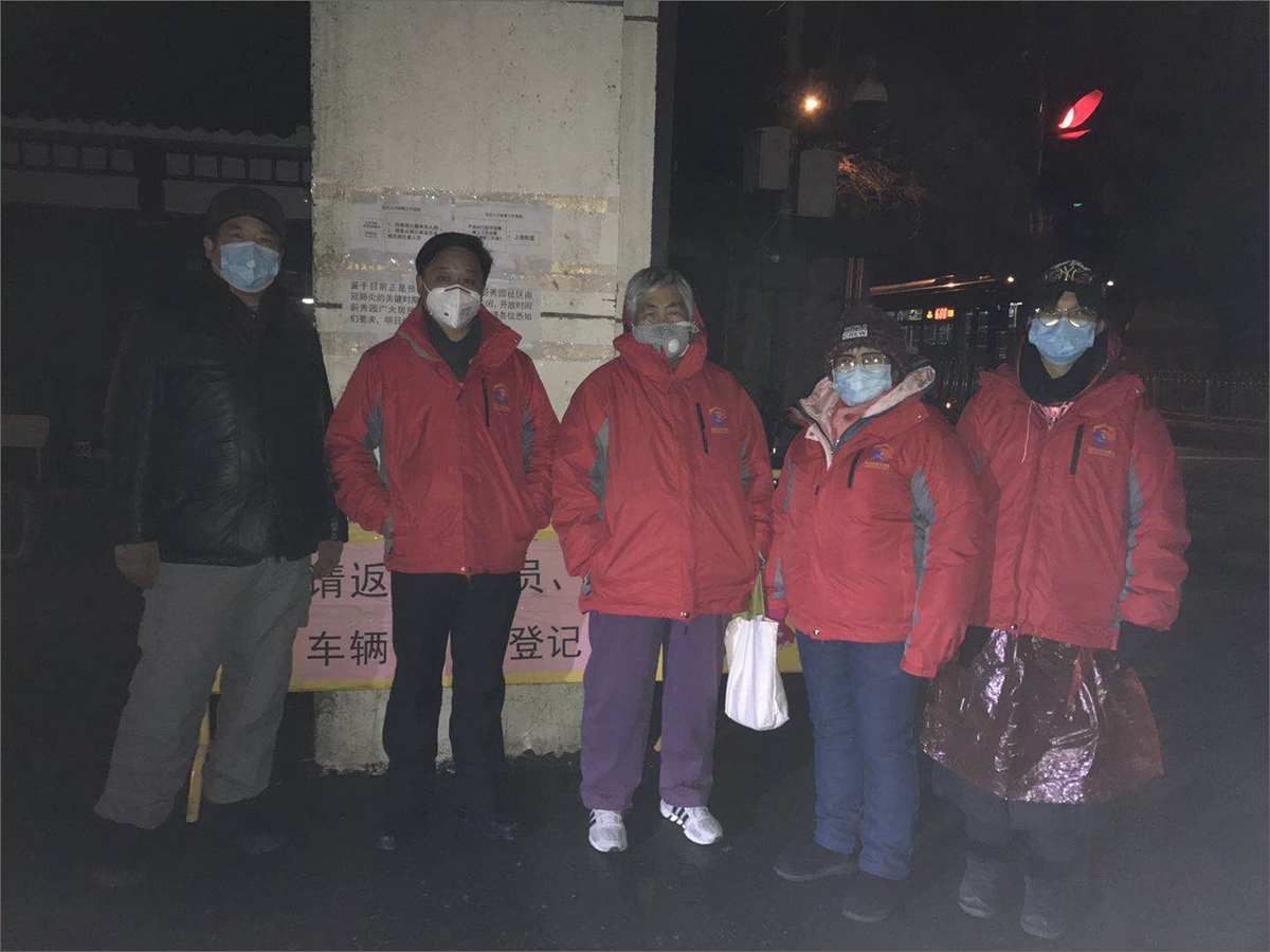 社区居民参与夜间值守.jpg