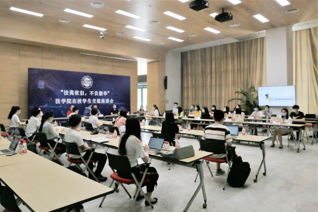 3.活动现场.png