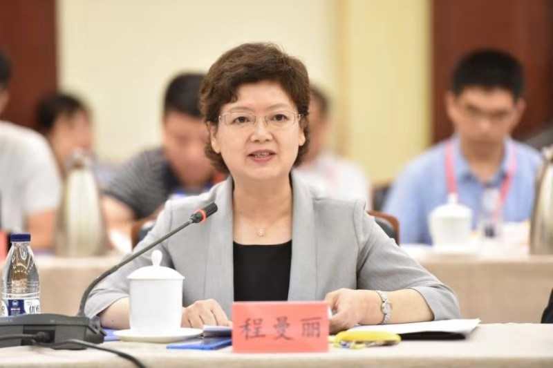 程曼丽.jpg